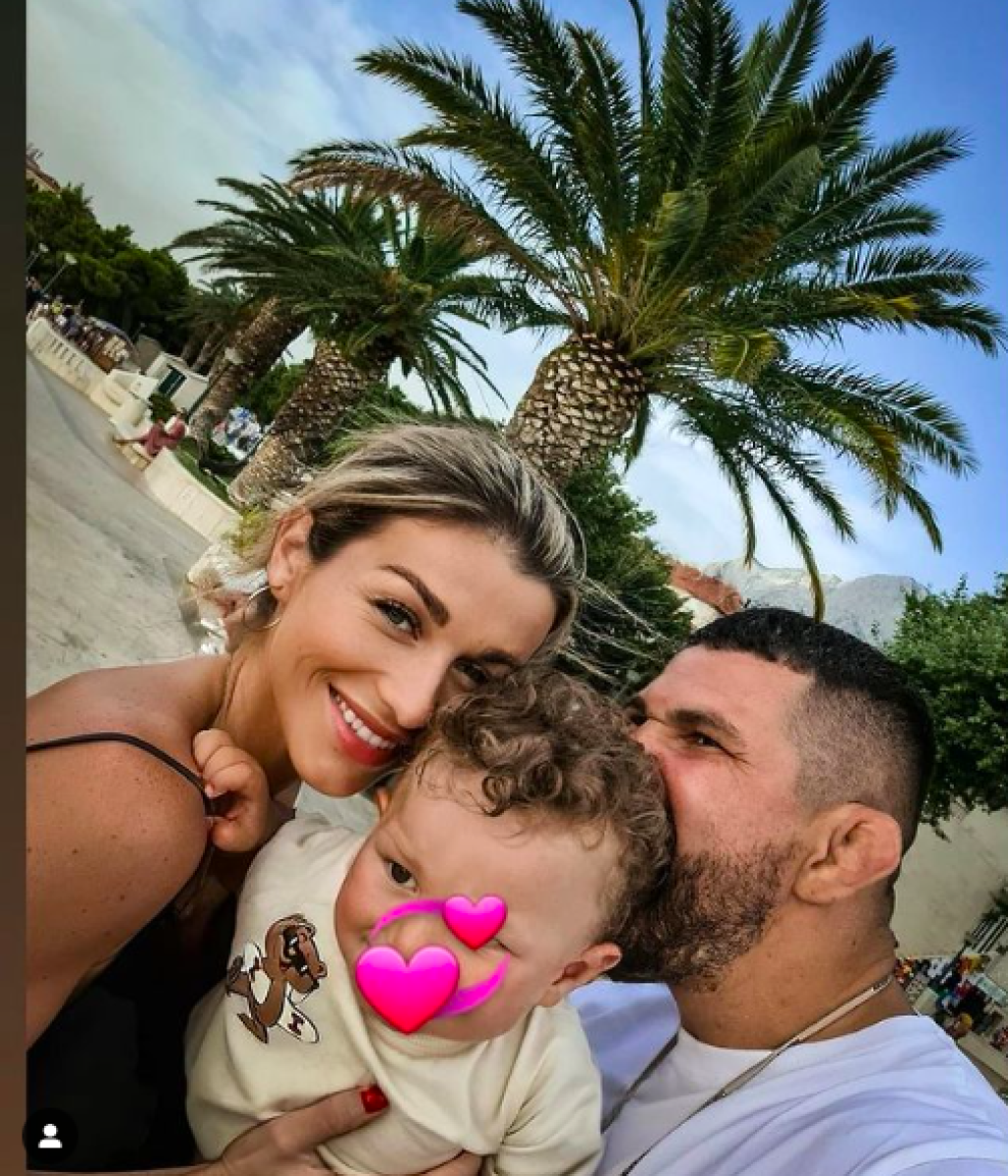Végh svojho miláčika dlhé mesiace pred verejnosťou chránil a nechcel zverejňovať jeho tvár. V poslednom období sa to však zmenilo a jeho priaznivci sú v nemom úžase. Pri pohľade na Attilu juniora si poviete, že azda ani nie je možné, že sa až tak neuveriteľne podobá na svojho otca.