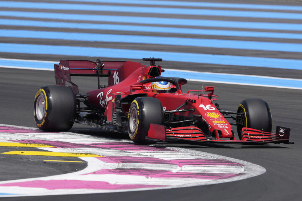 Monačan Charles Leclerc robí s vozom Ferrari, čo je v jeho silách.
