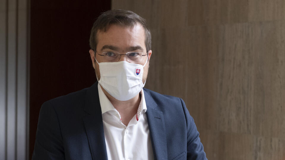 Na snímke minister zdravotníctva Marek Krajčí (OĽaNO) pred rokovaním 26. schôdze vlády SR 24. júna 2020 v Bratislave. FOTO TASR - Pavel Neubauer