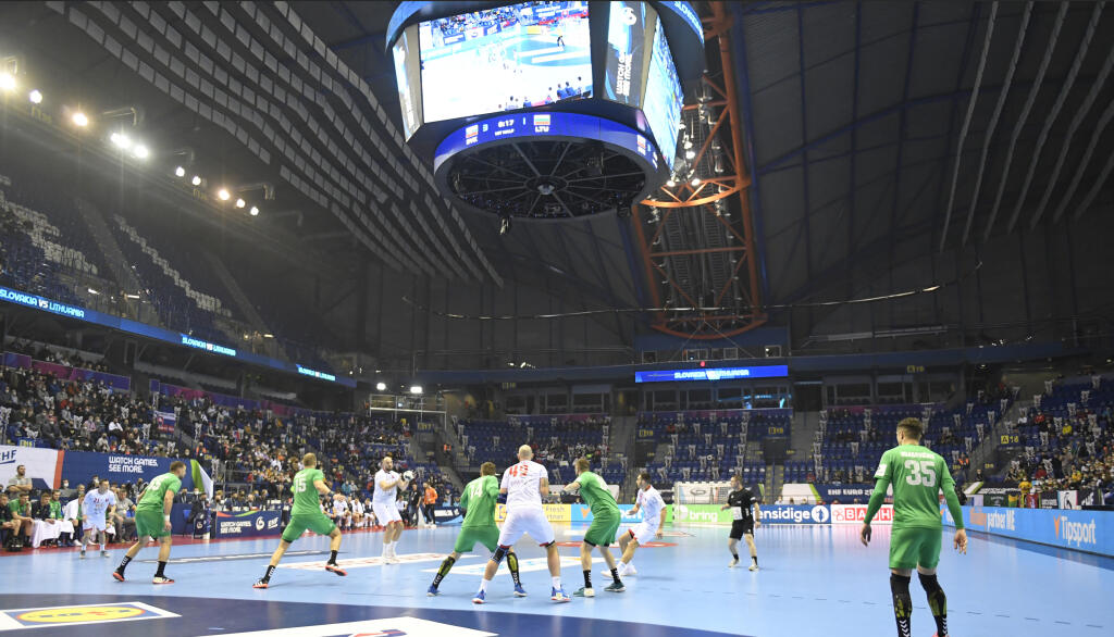Na snímke Steel Aréna s divákmi v zápase základnej F-skupiny majstrovstiev Európy v hádzanej mužov Slovensko - Litva v Košiciach.