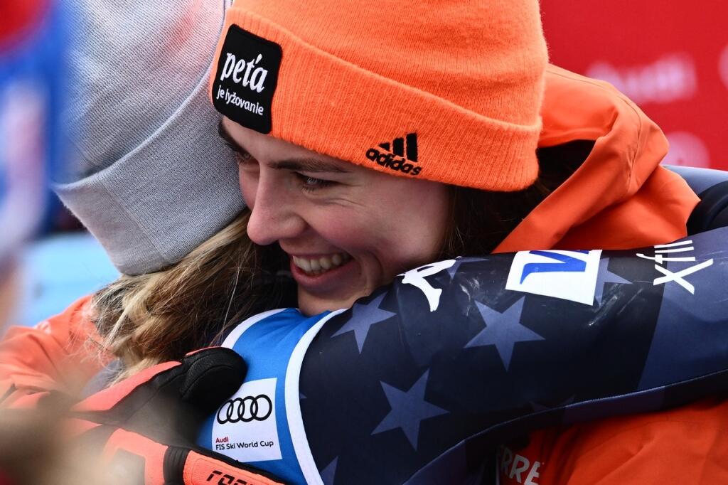 Shiffrinovej gratulovala aj Vlhova.