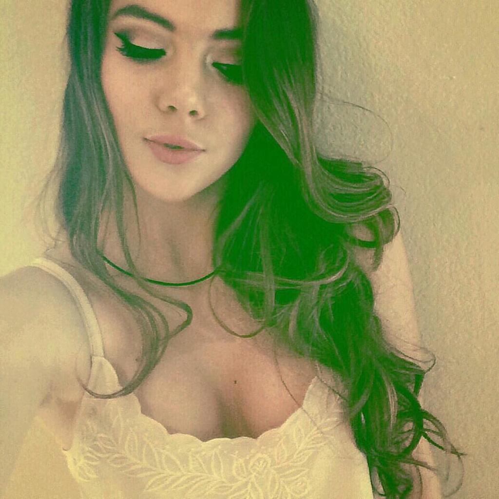 Sexi McKayla Maroney sa opäť vyz'vyvo prezentuje na sociálnych sieťach.