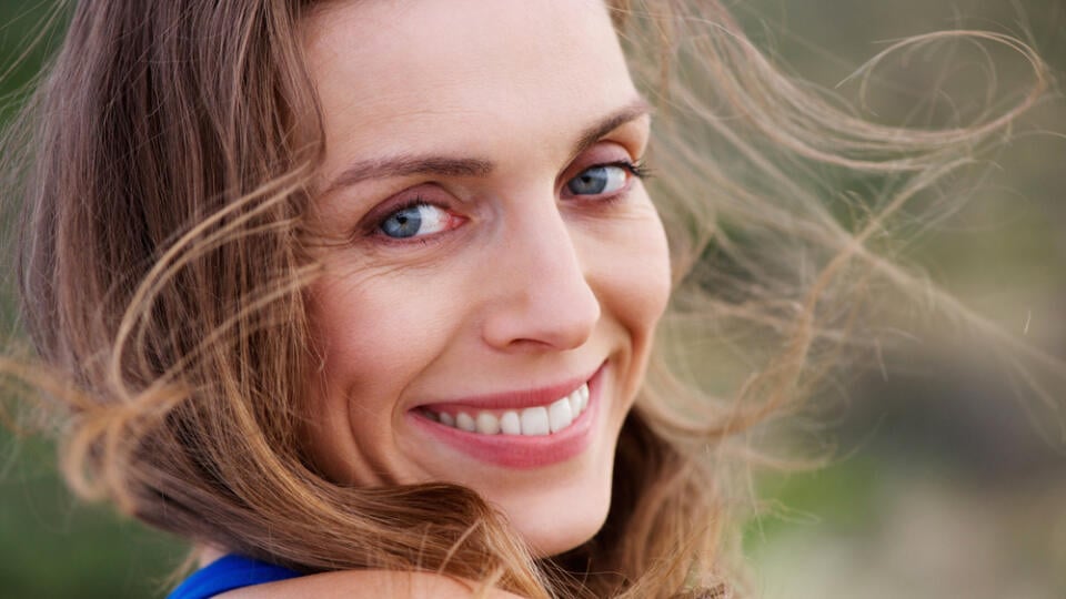 Close,Up,Portrait,Of,Healthy,Smiling,Woman,Outside