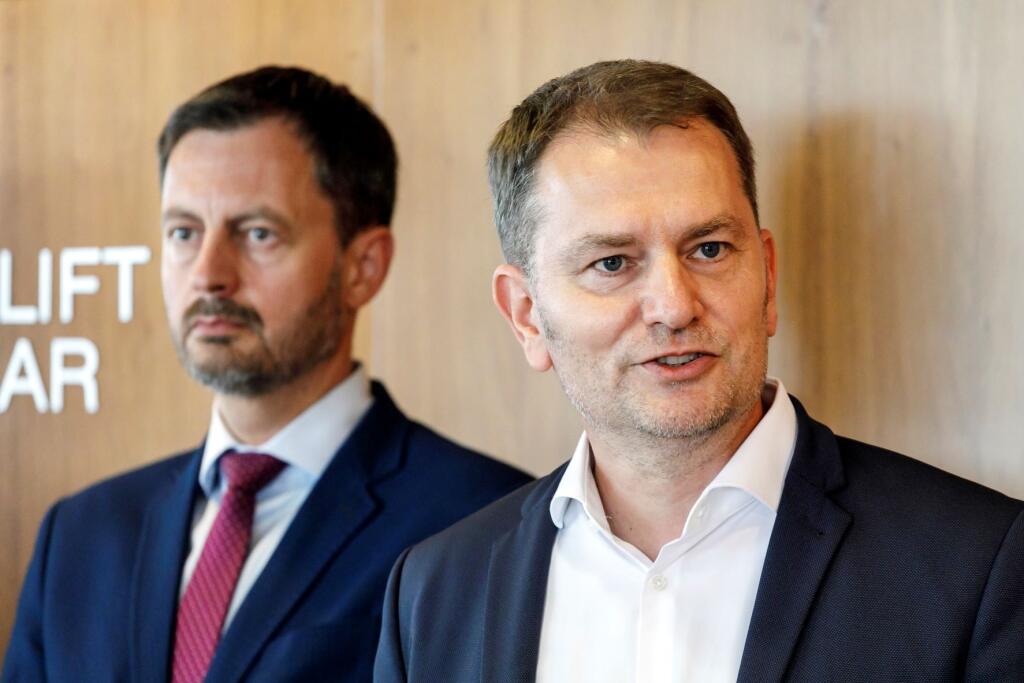 Na snímke sprava podpredseda vlády SR a minister financií Igor Matovič (OĽaNO) a predseda vlády Eduard Heger (OĽaNO) počas tlačovej konferencie po stretnutí predstaviteľov koalície, ktoré sa konalo vo vládnom hoteli Bôrik v Bratislave v sobotu 20. augusta 2022.