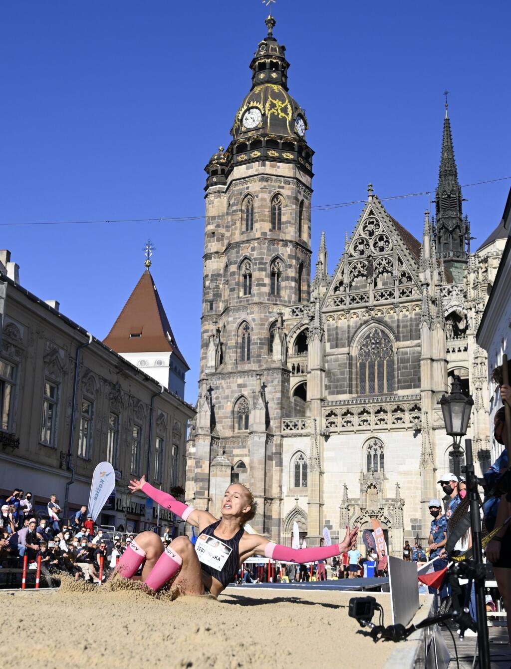 Na snímke Magdalena Zebrowská z Poľska skáče do diaľky na mítingu JBL Jump Fest 2021 v Košciach 9. septembra 2021. FOTO TASR - Roman Hanc