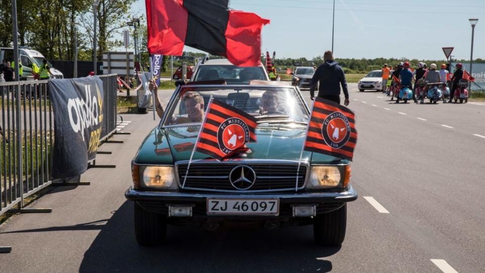 Dánsky futbalový klub FC Midtjylland poskytol svojim fanúšikom možnosť sledovať zápasy svojho tímu v autokine.