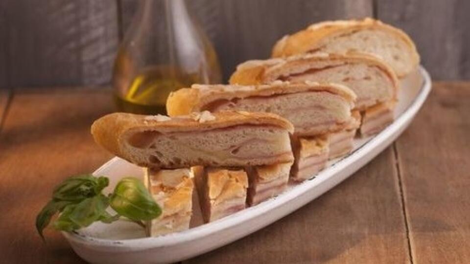 Mozzarellovo-šunkový závin