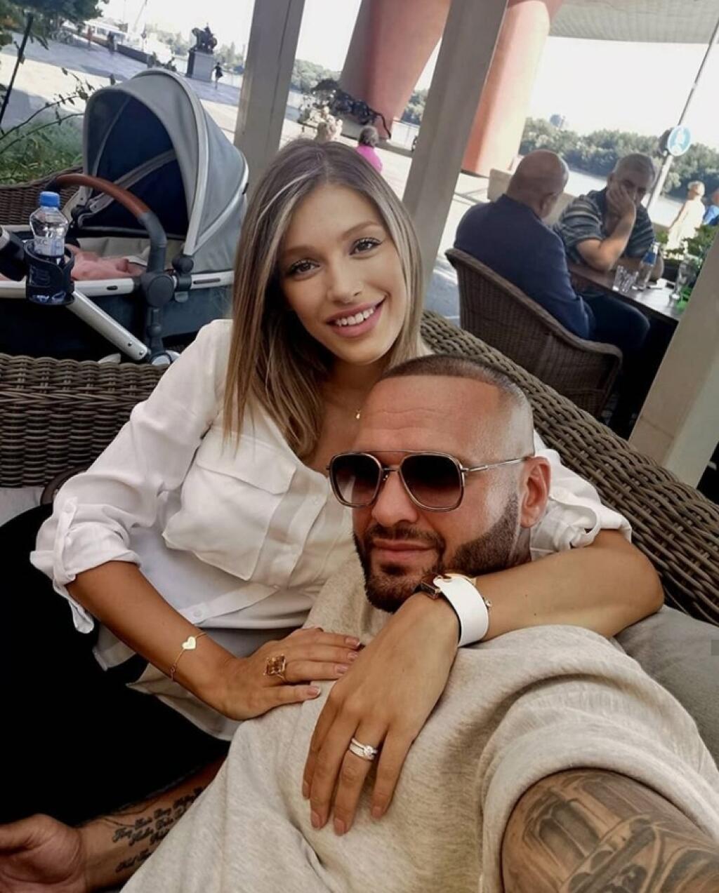 V polovici mája 2019 sa vzali a v júli sa stali hrdými rodičmi malého Sanela.