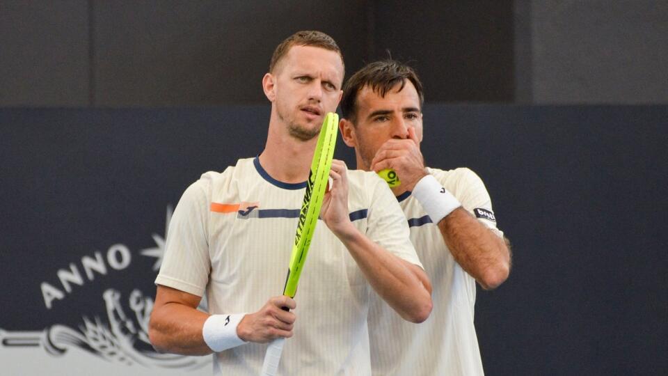 Slovenský tenista Filip Polášek spolu s Austrálčanom Johnom Peersom neobhája titul vo štvorhre na prestížnom turnaji ATP Masters 1000 v kalifornskom Indian Wells