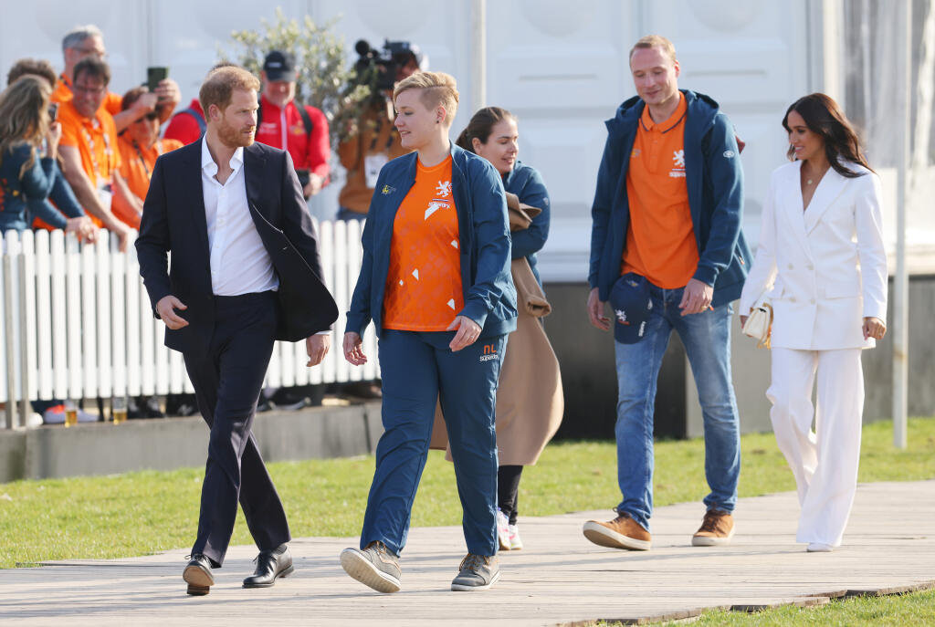 Harry s Meghan prichádzajú na recepciu na Invictus Games, ktoré sa konajú v Haagu.