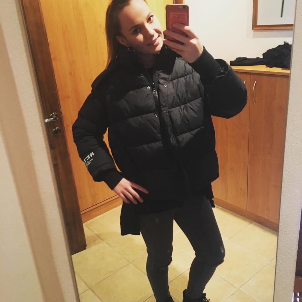 Zo staršej dcéry futbalového brankára Miroslava Königa vyrástla krásna žena. V rámci športu je pre ňu najväčším vzorom práve jej otec.