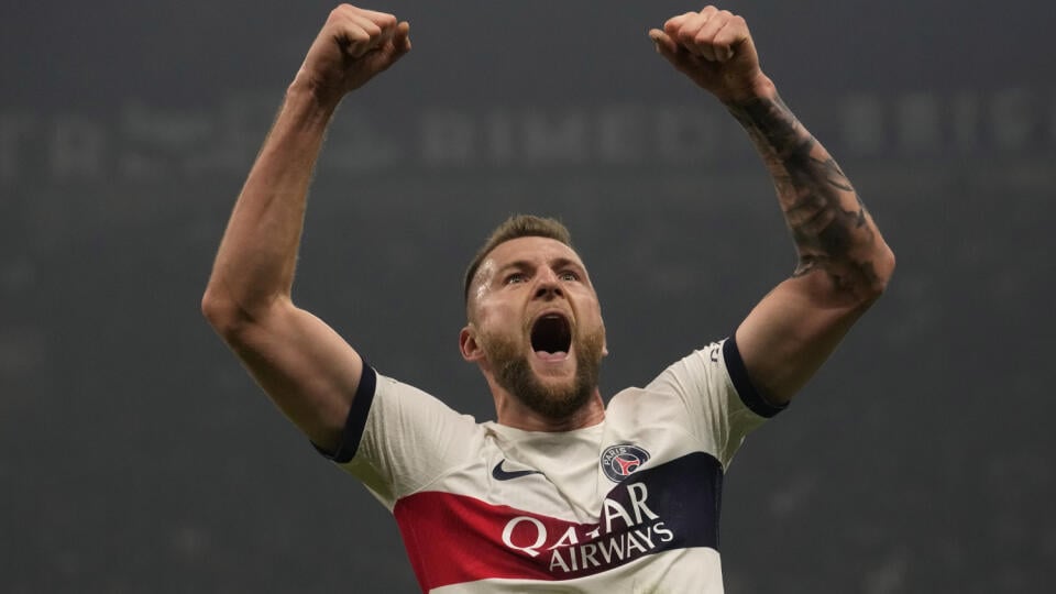 JB 42 Miláno - Slovenský hráč PSG Milan Škriniar oslavuje po tom, ako strelil úvodný gól v zápase F-skupiny AC Miláno - Paríž SG Ligy majstrov vo futbale v Miláne 7. novembra 2023. FOTO TASR/AP

PSG's Milan Skriniar celebrates after scoring his side's opening goal during the Champions League, Group F soccer match between AC Milan and PSG, at the San Siro stadium in Milan, Italy, Tuesday, Nov. 7, 2023. (AP Photo/Luca Bruno)