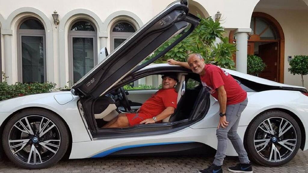Maradona počas života rád kupoval aj drahé autá. Pred smrťou mal vo vlastníctve štyri autá v Argentíne a ďalšie dve nadupané v Dubaji. Toto je BMW i8 za 145-tisíc eur