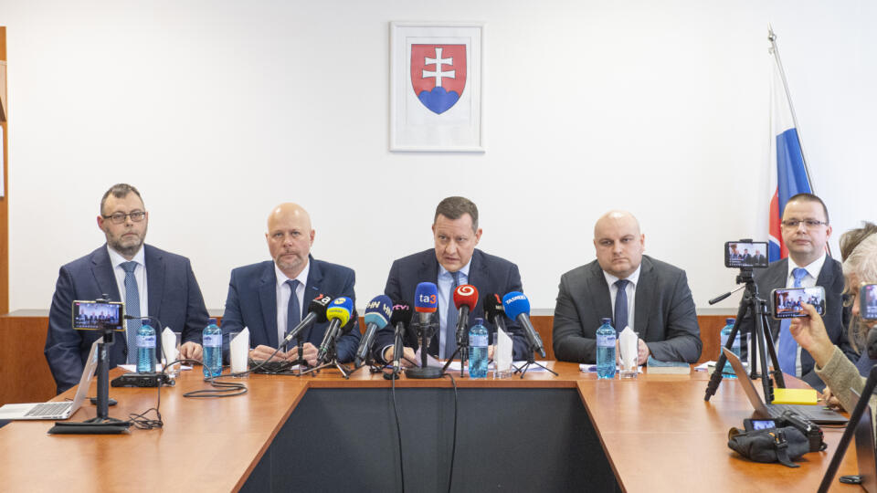 Došla im trpezlivosť. Špeciálny prokurátor Daniel Lipšic s kolegami kritizujú listy, ktoré posiela Generálna prokuratúra na súdy v ich „profilových kauzách“.