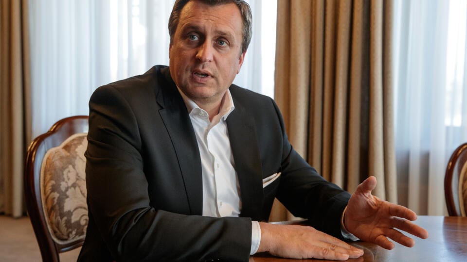 Andrej Danko podľa oficiálneho stanoviska neutajil svoju rigoróznu prácu, ale zúžil okruh oprávnených osôb na oboznamovanie sa s prácou. 