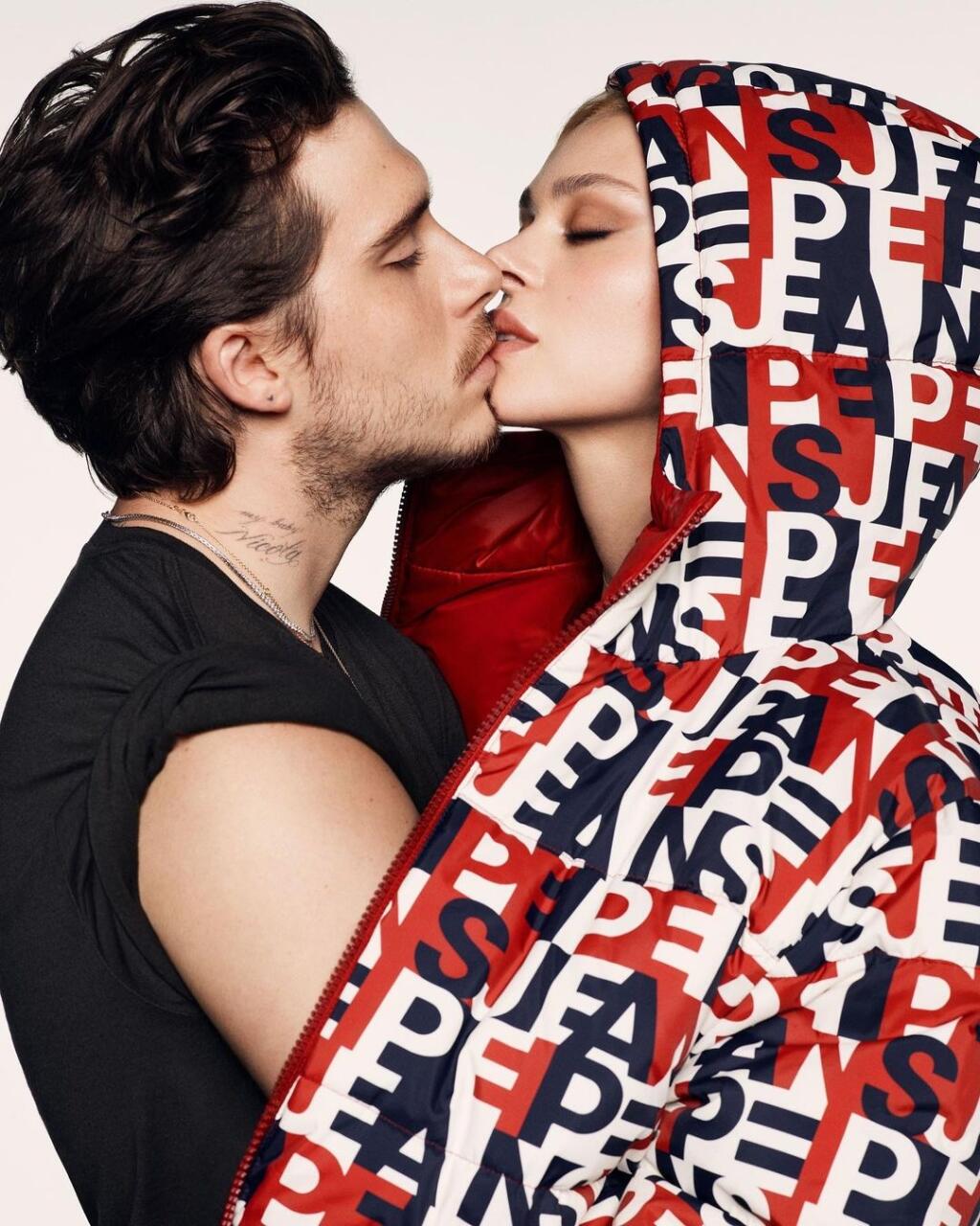 Brooklyn Beckham a Nicole Peltzová svoju lásku neskrývajú a takto ju ukazujú na sociálnych sieťach.
