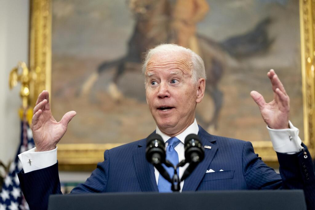 WA 26 Washington - Americký prezident Joe Biden hovorí o vojne na Ukrajine v Bielom dome vo Washingtone vo štvrtok 28. apríla 2022. Biden vo štvrtok oznámil, že požiadal Kongres o ďalších 33 miliárd dolárov na pomoc Ukrajine. Šéf Bieleho domu povedal, že to 