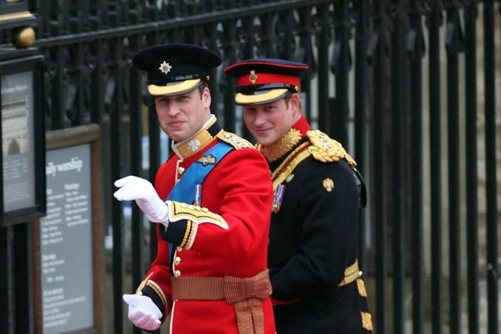WA 33 archív Londýn - Britský princ Harry požiadal svojho brata princa Williama, aby bol svedkom na jeho svadbe s Meghan Markleovou. Vo štvrtok 26. apríla 2018 o tom informovala spravodajská televízia Sky News. Vojvoda z Cambridge je