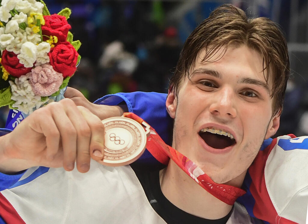 Juraj Slafkovský – KOŠICE
Najjagavejšia hviezda olympiády pochádza z Košíc, kde aj začínala s hokejom. V súčasnosti je hráčom fínskeho TPS Turku, kde dúfajú, že sa rozstrieľa ako v Pekingu.