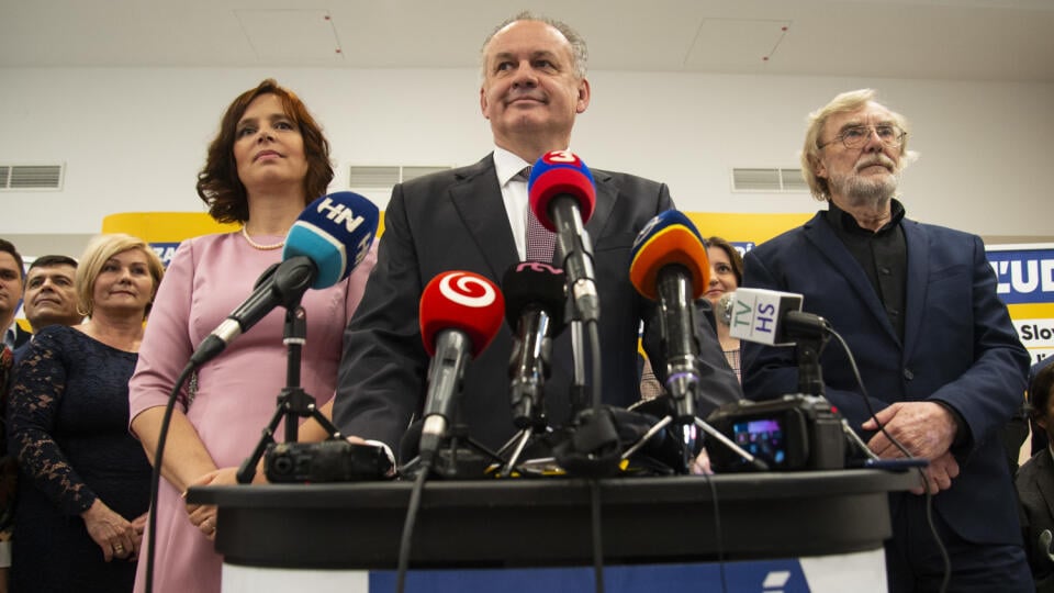 Podpredsedníčka strany Za ľudí Veronika Remišová, predseda strany Za ľudí Andrej Kiska a člen strany Ján Benčík počas tlačovej konferencie k predstaveniu kandidačnej listiny do parlamentných volieb v roku 2020 v Bratislave.