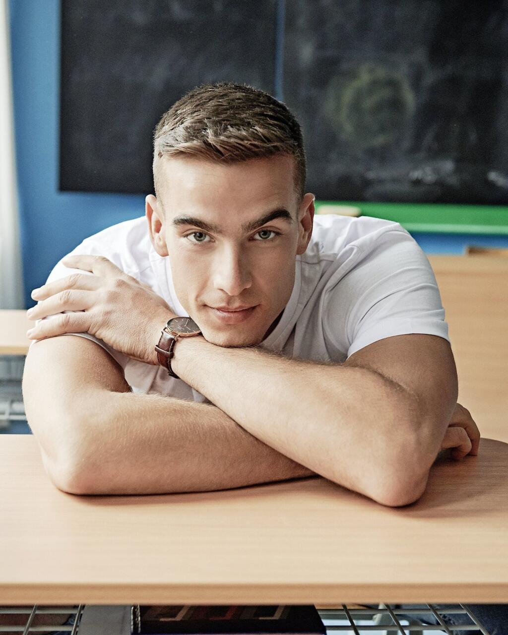 Adam účinkuje v markizáckom seriáli Pán profesor. Ide o jeho prvú hereckú skúsenosť.