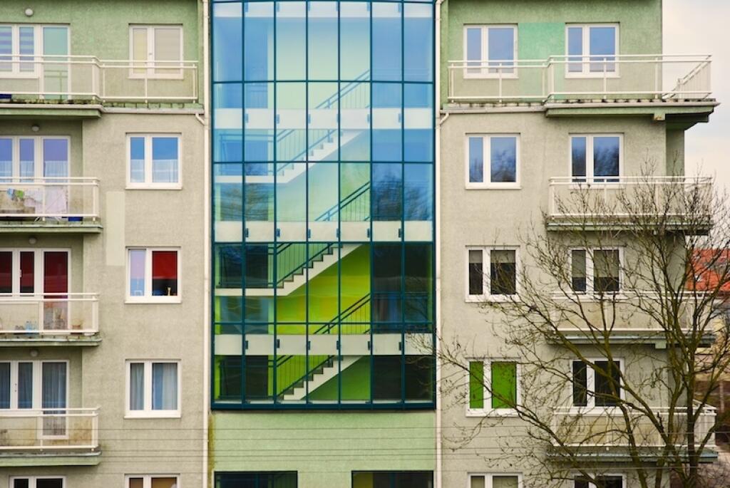 Neplatiči za byt sa už neskryjú. Budú visieť na zozname v dome
