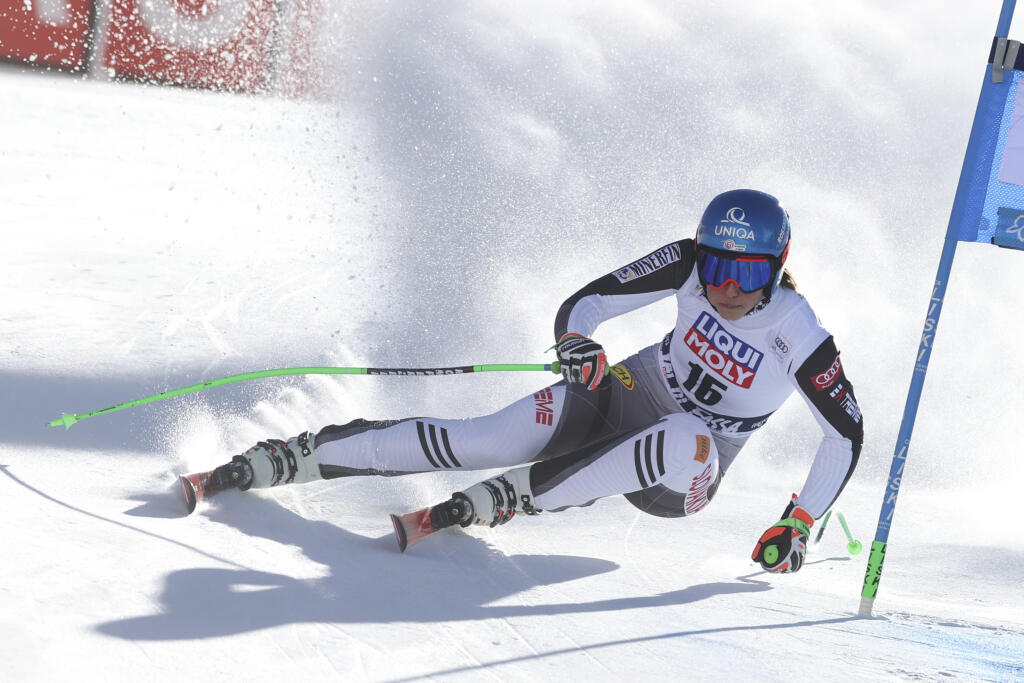 EBE 22 Val di Fassa - Na snímke slovenská lyžiarka Petra Vlhová v super-G žien Svetového pohára v alpskom lyžovaní v talianskom stredisku Val di Fassa v nedeľu 28. februára 2021. FOTO TASR/AP

Slovakia's Petra Vlhova speeds down the course during an alpine ski, women's World Cup super G, in Val di Fassa, Italy, Sunday, Feb. 28, 2021. (AP Photo/Alessandro Trovati)