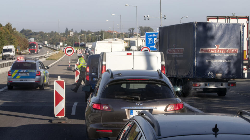 Autodopravcovia chcú od polnoci blokovať diaľničný priechod do Česka, potrvá 24 hodín