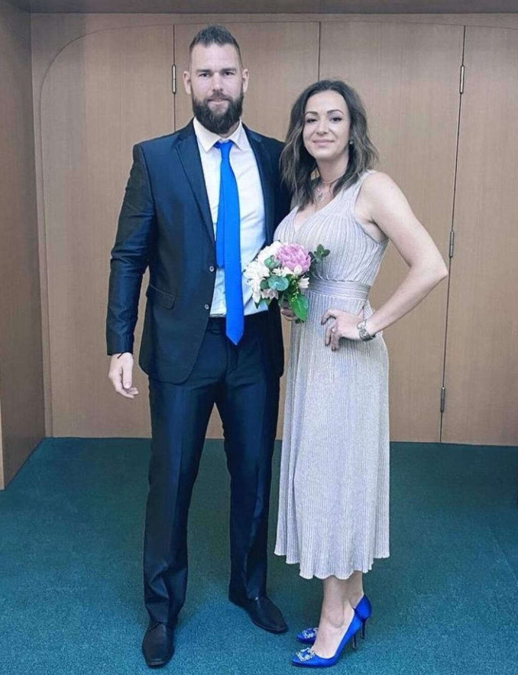 Poprad sa v bráne môže spoľahnúť na českého gólmana Tomáša Vošvrdu. Tomu robí doma pohodu manželka Denisa.