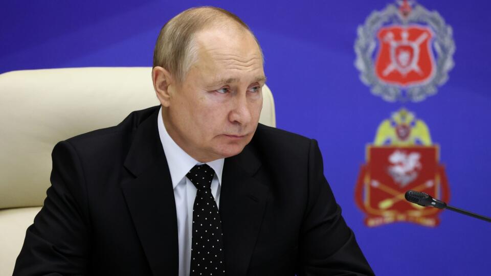 WA 80 - Ruský prezident Vladimir Putin reční počas návštevy spoločného štábu jednotiek zapojených do ruskej vojenskej operácie na Ukrajine na neznámom mieste v sobotu 17. decembra 2022. Putin prednesie budúci týždeň počas schôdze na ruskom ministerstve obrany dôležité vyhlásenie, uviedla v nedeľu ruská štátna televízia Rossija-1.Podľa spomínanej relácie bude Putin predsedať každoročnej schôdzke na ruskom ministerstve obrany, ktorej presný dátum zatiaľ nie je známy. FOTO TASR/AP
Russian Preside