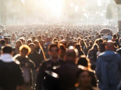 Čaká ľudstvo populačný pád? Koncom storočia nás má opäť byť šesť miliárd