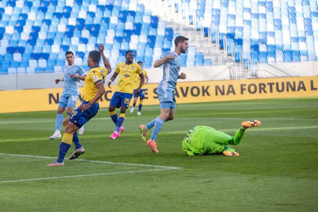 8. Kolo nadstavbovej časti Fortuna ligy medzi Slovanom Bratislava a DAC Dun. Streda.