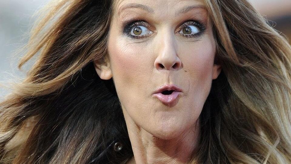 Čo sa asi pýtali Céline Dion, keď vystrúhala takúto grimasu?