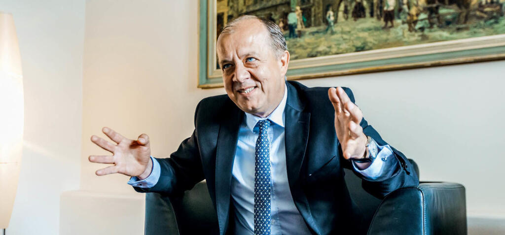 Richard Rybníček zostáva zásadový, aj keď na opačnej strane stola leží pištoľ