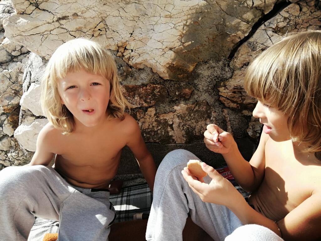 Učiť sa s mamou je úžasné, tvrdia chlapci.