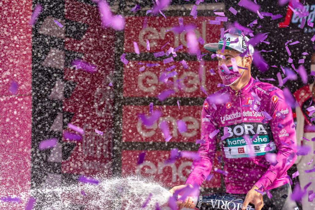 Takto oslavoval Sagan zisk cyklámenového dresu na Giro d'Italia.