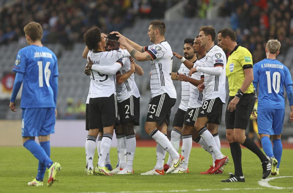 Návrat nemeckých futbalových reprezentantov zo stredajšieho zápasu kvalifikácie MS 2022 na Islande sprevádzali nečakané ťažkosti.