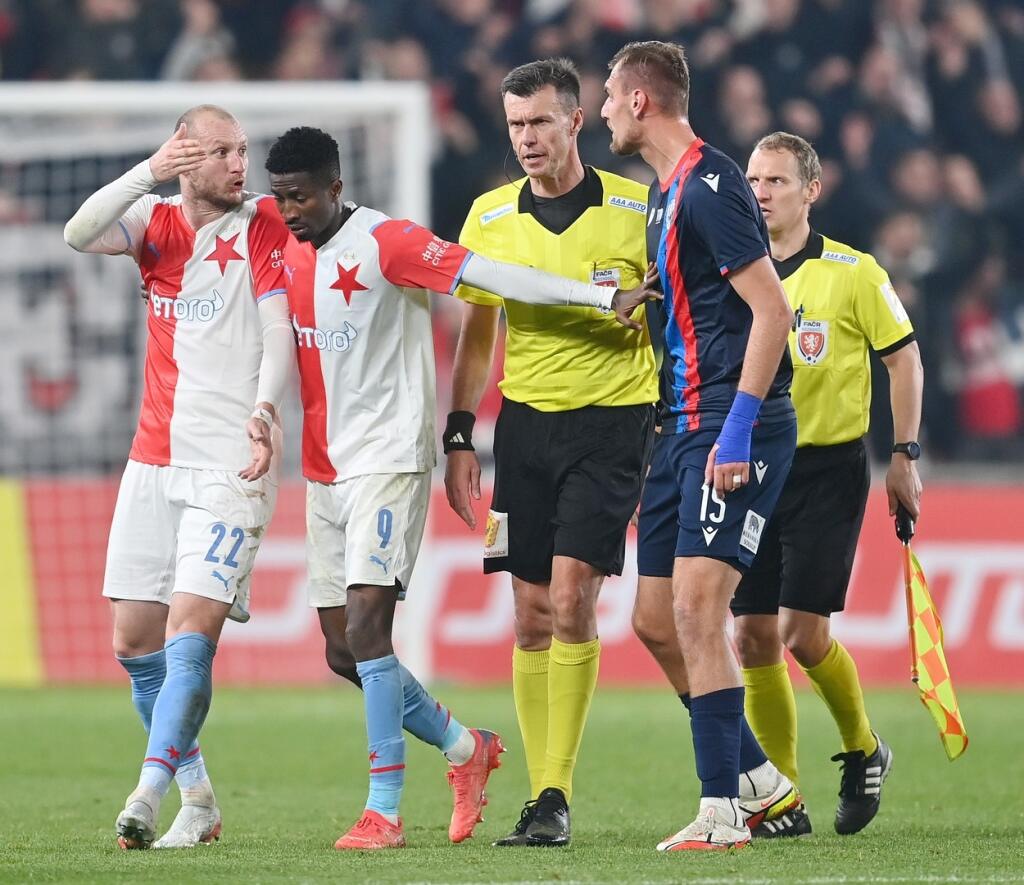 Michael Krmenčík v zápase proti svojmu bývalému klubu.