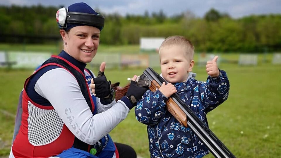 Slovenská strelkyňa musí v Tokiu prežiť bez svojich synov Nathana a Noaha. O oboch sa bude zatiaľ starať jej manžel Martin.