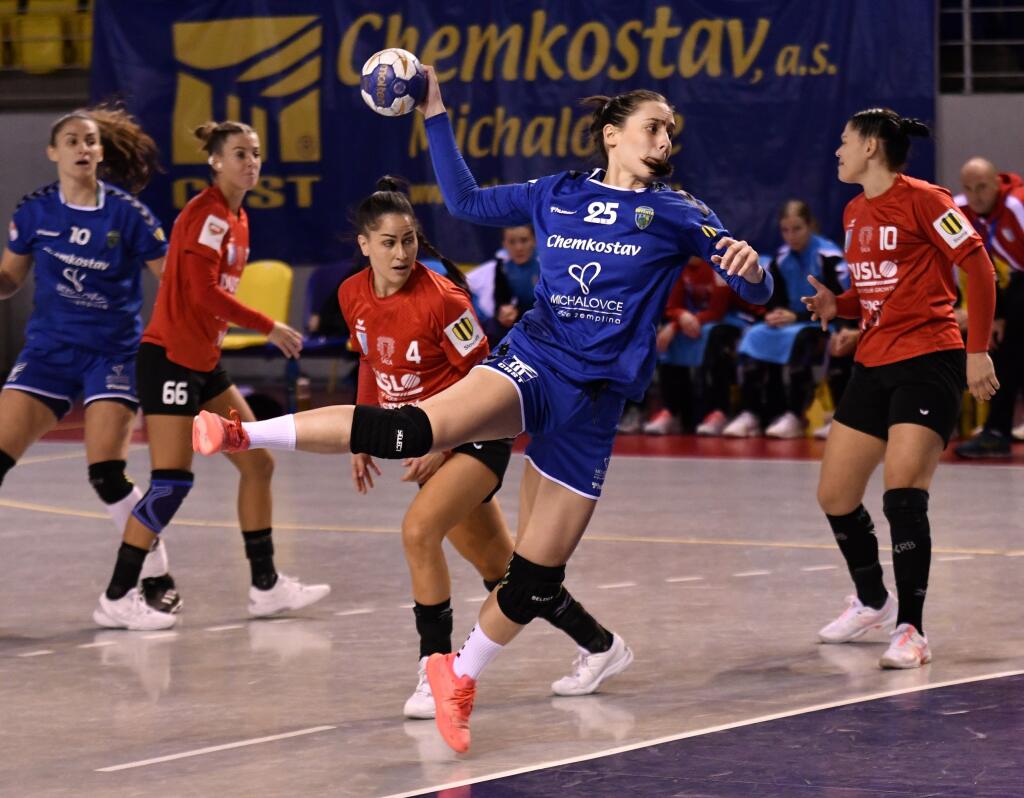 Hádzanárky Slovenska odcestovali vo štvrtok do Španielska, kde ich začiatkom decembra čaká štart na majstrovstvách sveta.