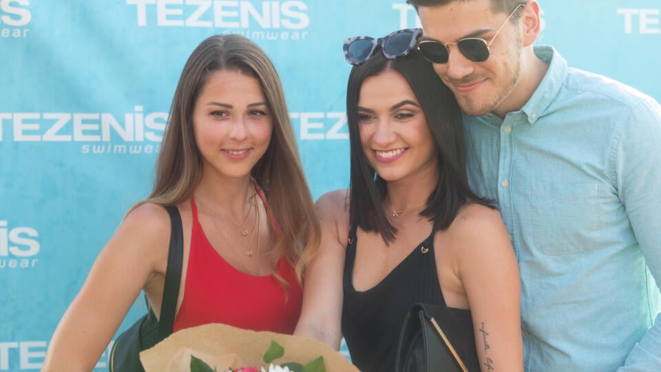 Známa youtuberka a influencerka Lucy Pug (v strede) sa stala ambasádorkou značky Tezenis. Spoločnosť jej robil priateľ Gogo a kamarátka Patra Bene