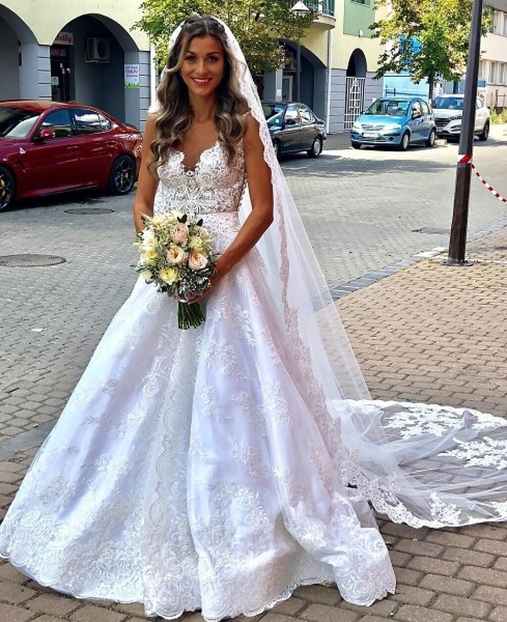 Véghová nevesta Natália bola v šatoch prekrásna.