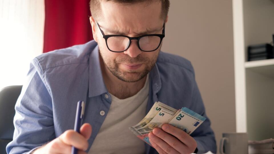 Chudoba a sociálne vylúčenie ohrozovalo každého šiesteho obyvateľa Slovenska