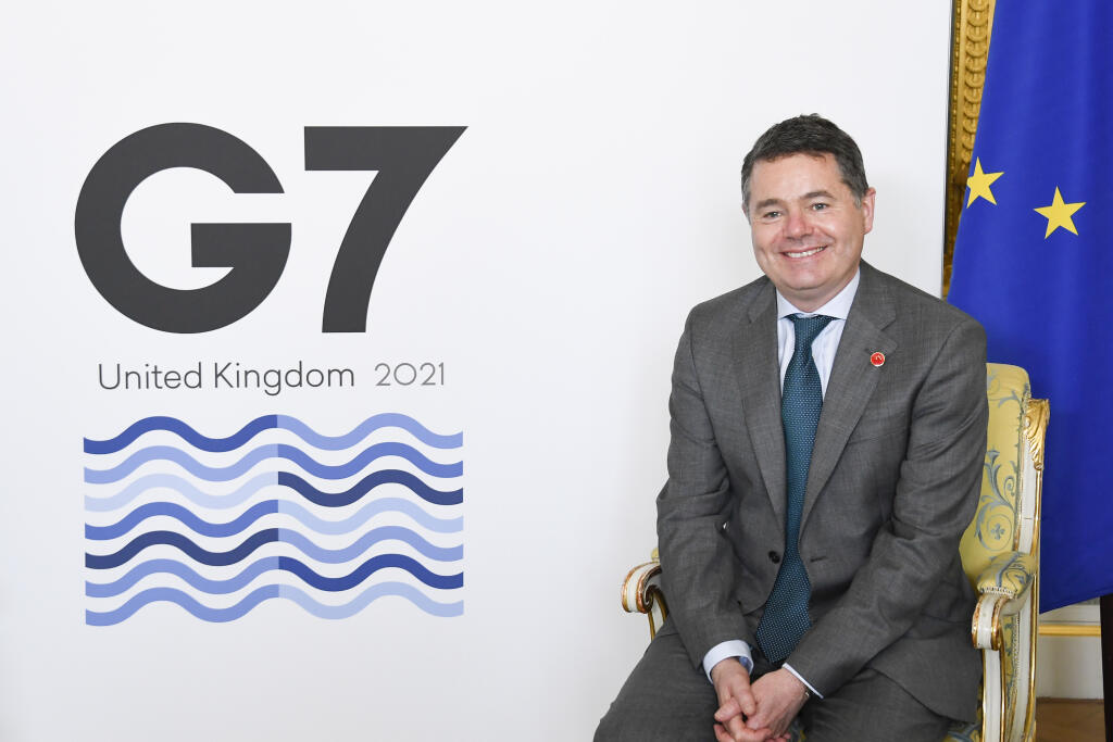 JB 11 Londýn - Prezident Euroskupiny Paschal Donohoe pózuje počas summitu ministrov financií skupiny G7, siedmich najvyspelejších ekonomík sveta, v Londýne 5. júna 2021. Akákoľvek finálna dohoda o reforme globálnych pravidiel o zdaňovaní firiem musí zohľadňovať potreby ako veľkých, tak aj menších krajín. Uviedol to v reakcii na dohodu ministrov financií siedmich najsilnejších ekonomík sveta (G7) írsky minister financií Paschal Donohoe. Ministri z G7 podporili zavedenie minimálnej globálnej daňov