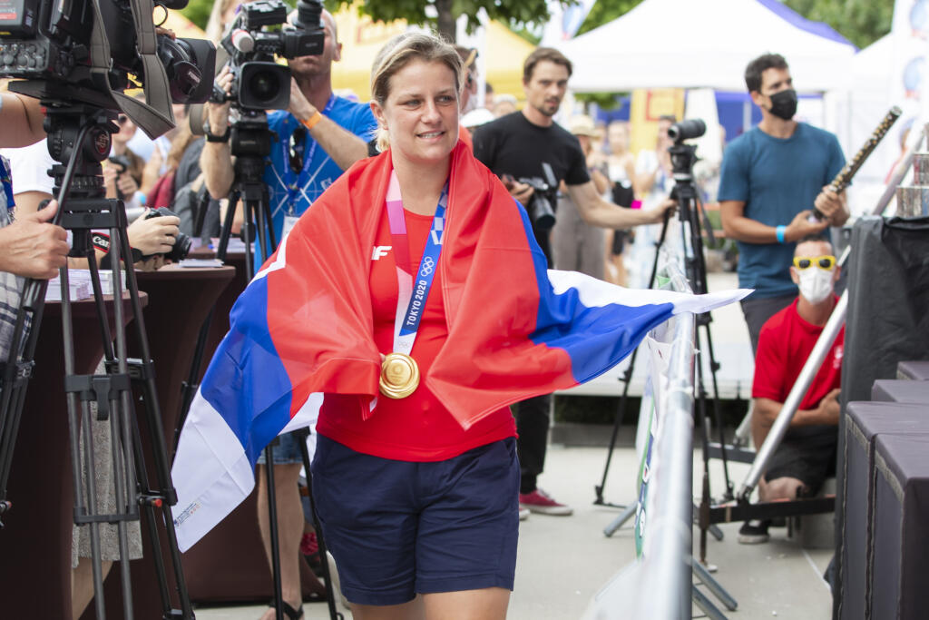Autogramiáda slovenských olympionikov po návrate z japonského Tokia v X-Bionic Šamorín. Stredobodom pozornosti bola zlatá strelkyňa Zuzana Rehák-Štefečeková.