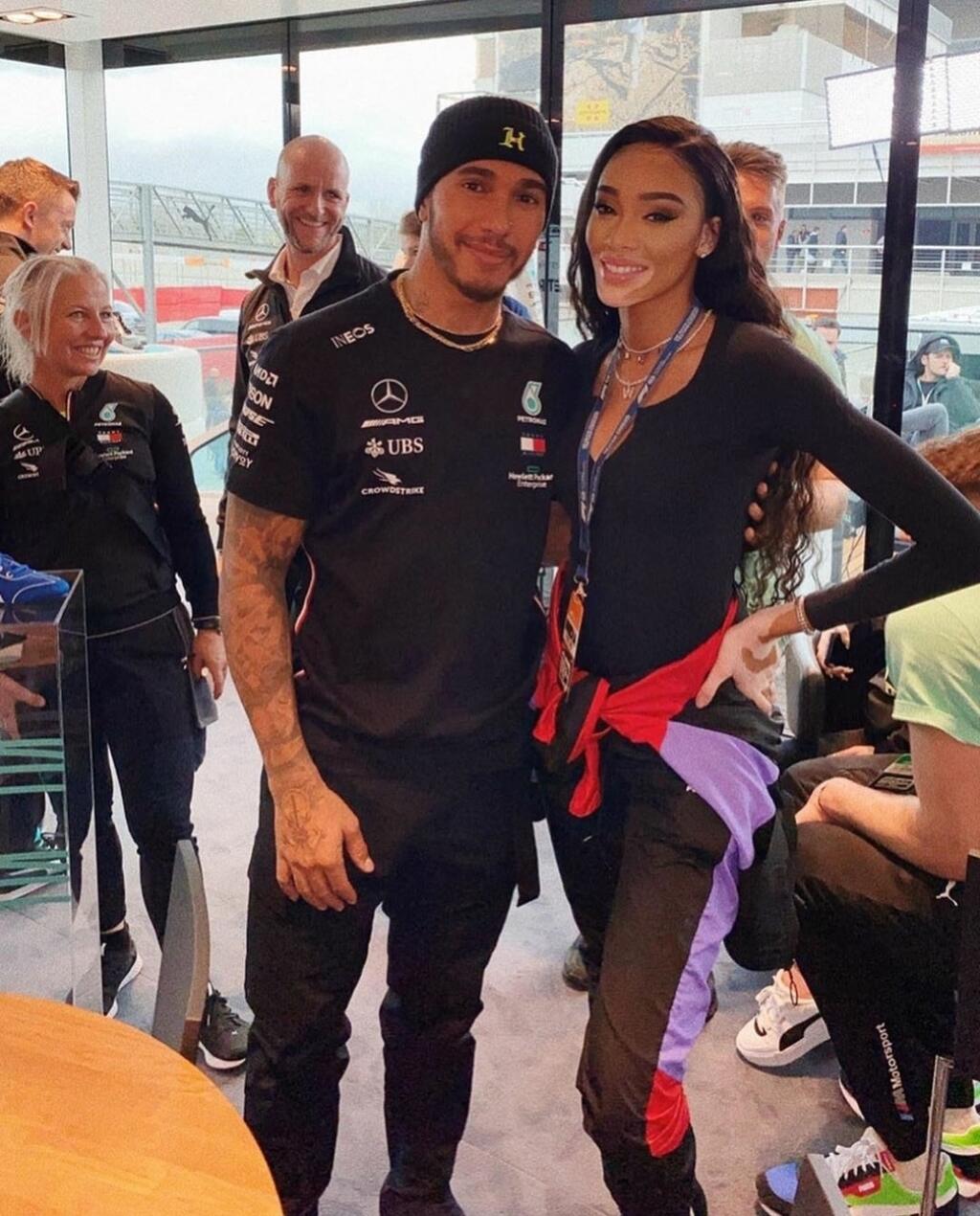 Lewis Hamilton sa pred dvomi rokmi mal tajne stretávať s modelkou Winnie Harlowovou.