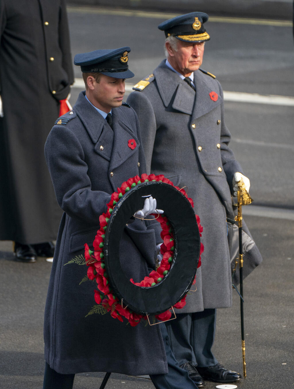 KK42 Londýn - Na snímke britskí princovia Charles a William počas spomienkovej slávnosti venovanej obetiam prvej svetovej vojny pri príležitosti 102. výročia jej skončenia v Londýne 8. novembra 2020. FOTO TASR/AP
Britain's Prince Charles and Prince William walk, during the Remembrance Sunday service at the Cenotaph, in Whitehall, London, Sunday Nov. 8, 2020. (Peter Nicholls/Pool Photo via AP)