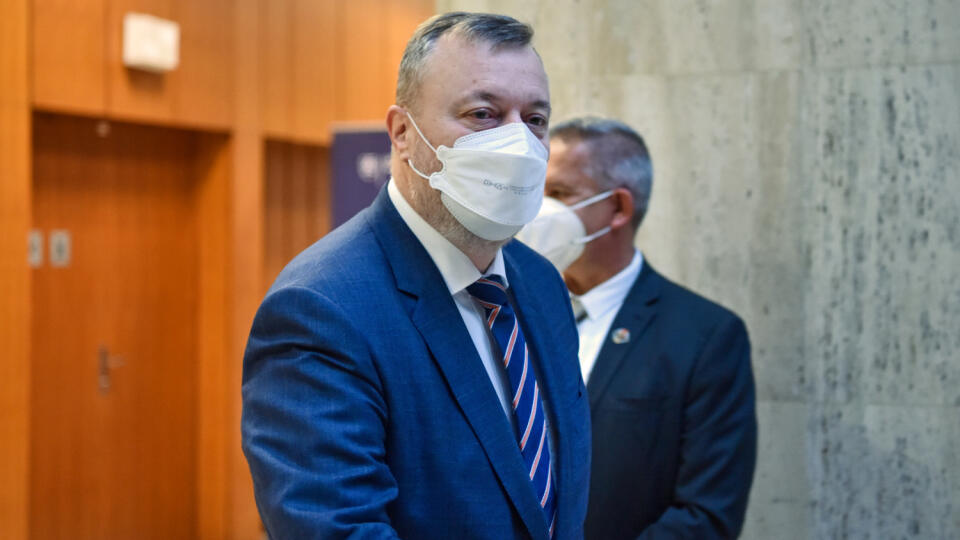 Na snímke minister práce, sociálnych vecí a rodiny SR Milan Krajniak (Sme rodina) prichádza na 54. rokovanie vlády SR v Bratislave v stredu 26. januára 2022. FOTO TASR - Pavol Zachar