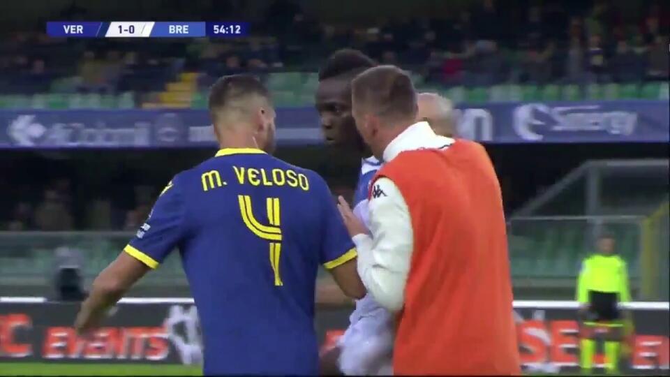 Rasisticky urážal Maria Balotelliho: Fanúšik Hellasu Verona dostal tvrdý trest
