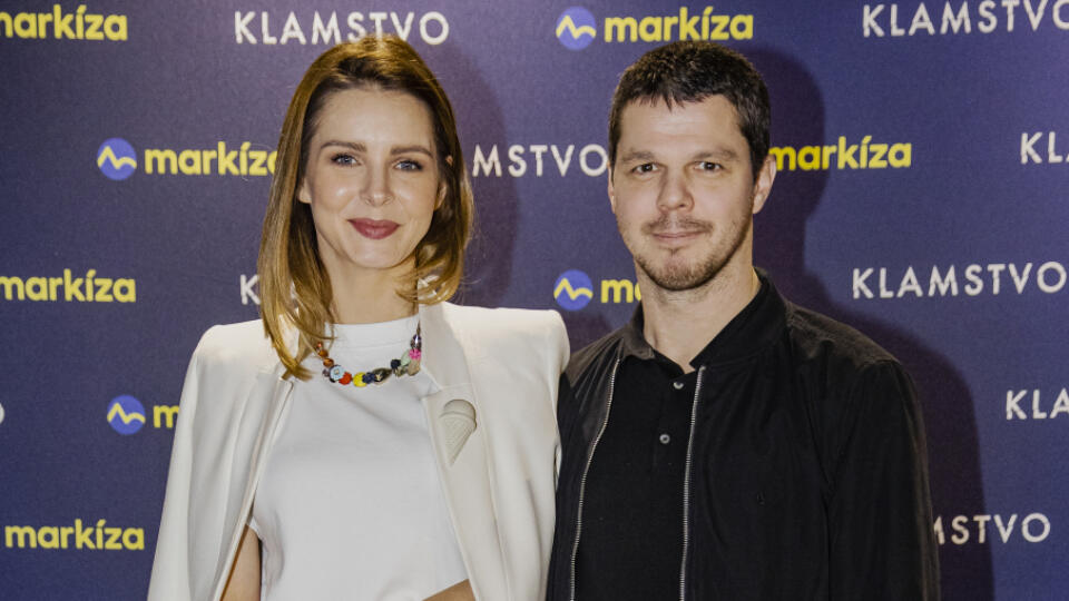 Na snímke Monika Horváthová s partnerom počas premiéry nového seriálu TV Markíza, Klamstvo.